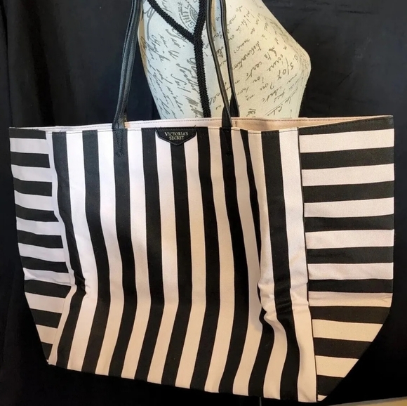 VICTORIA SECRET WEEKENDER WITH POUCH - Picture 4 of 4